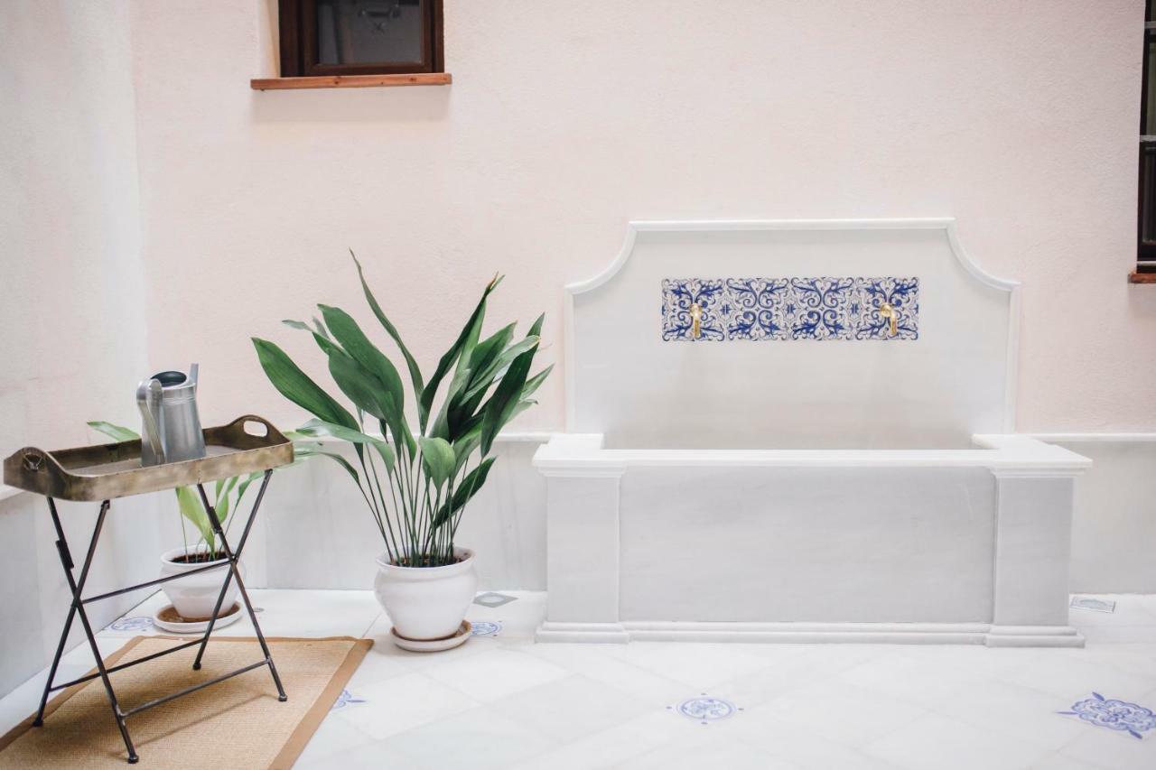 One&Lux Byron Suites Sevilla Bagian luar foto