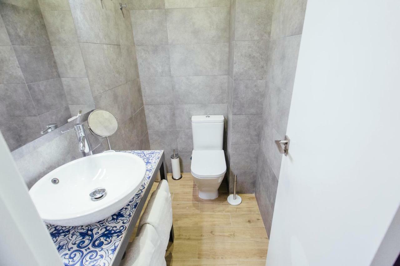 One&Lux Byron Suites Sevilla Bagian luar foto