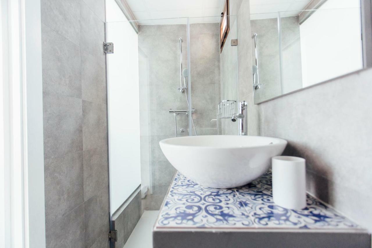 One&Lux Byron Suites Sevilla Bagian luar foto