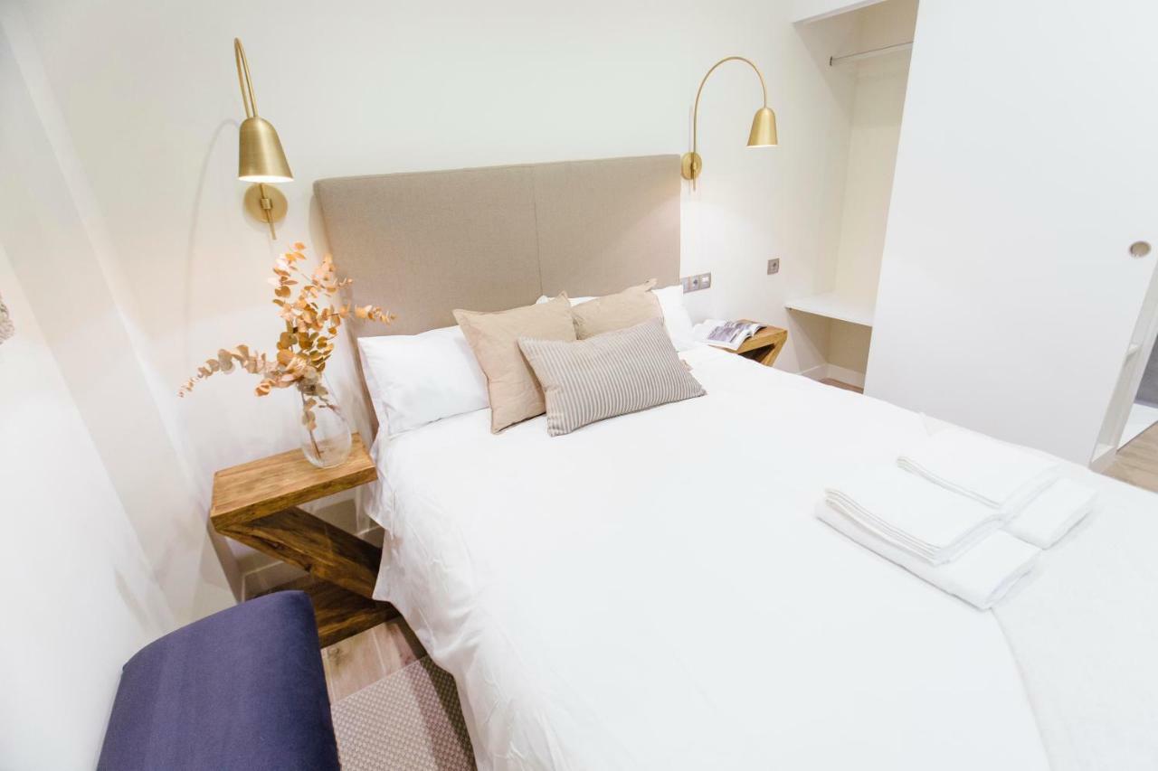 One&Lux Byron Suites Sevilla Bagian luar foto