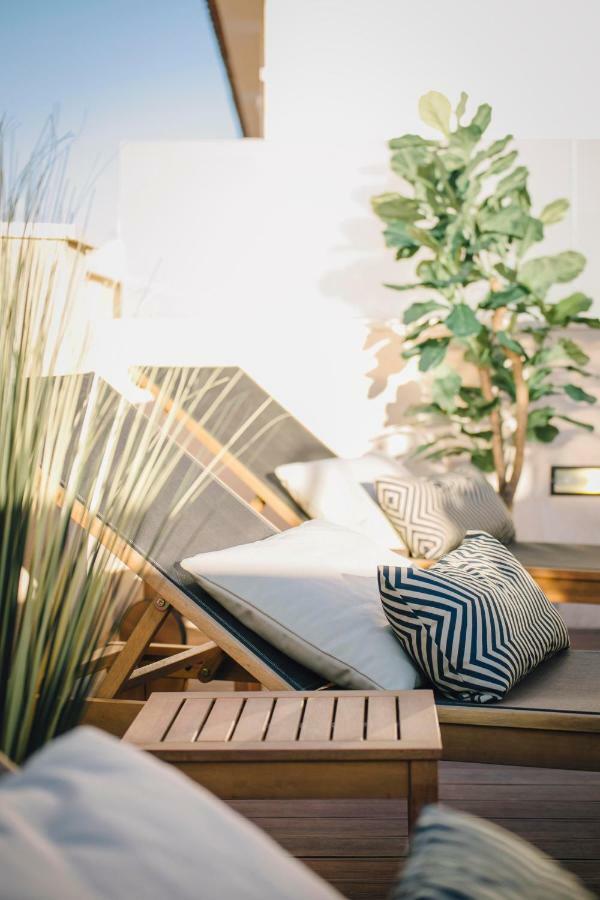 One&Lux Byron Suites Sevilla Bagian luar foto