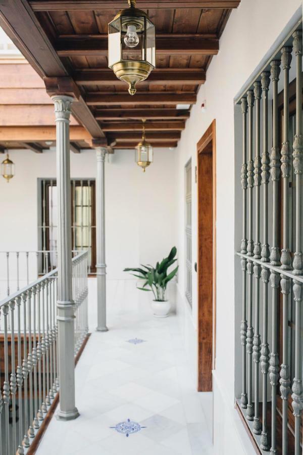One&Lux Byron Suites Sevilla Bagian luar foto