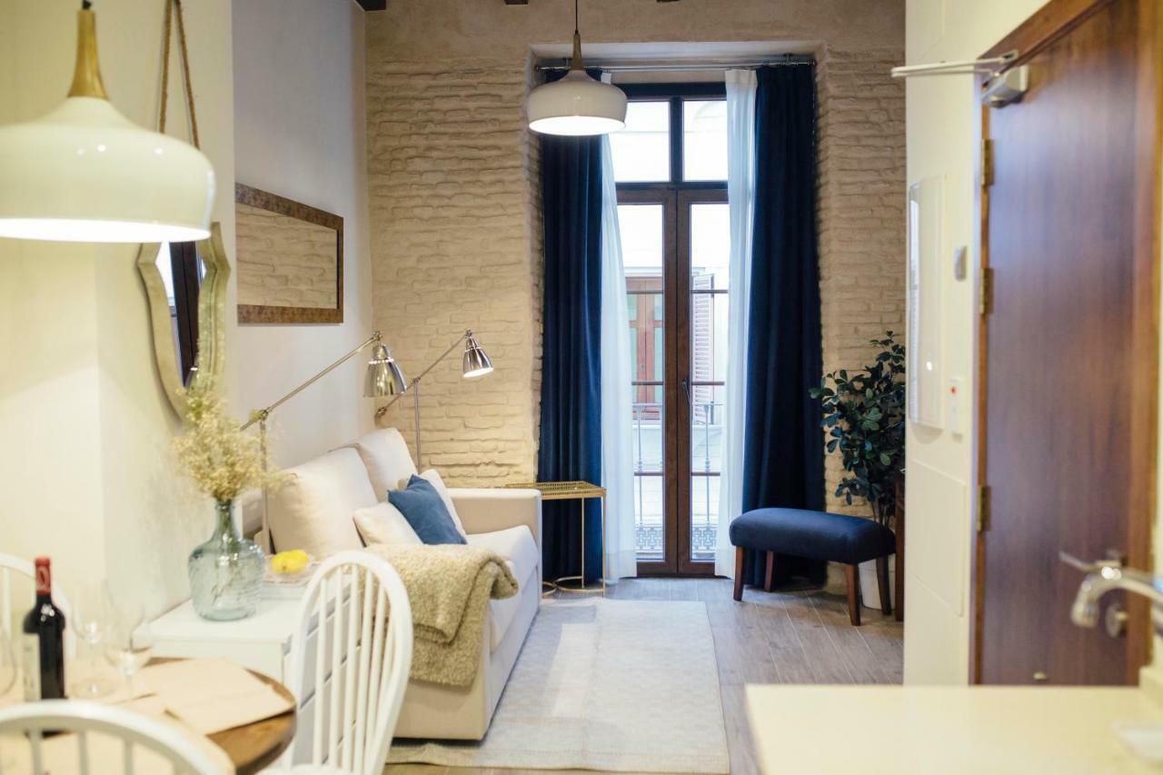 One&Lux Byron Suites Sevilla Bagian luar foto