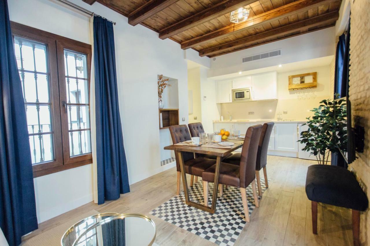 One&Lux Byron Suites Sevilla Bagian luar foto