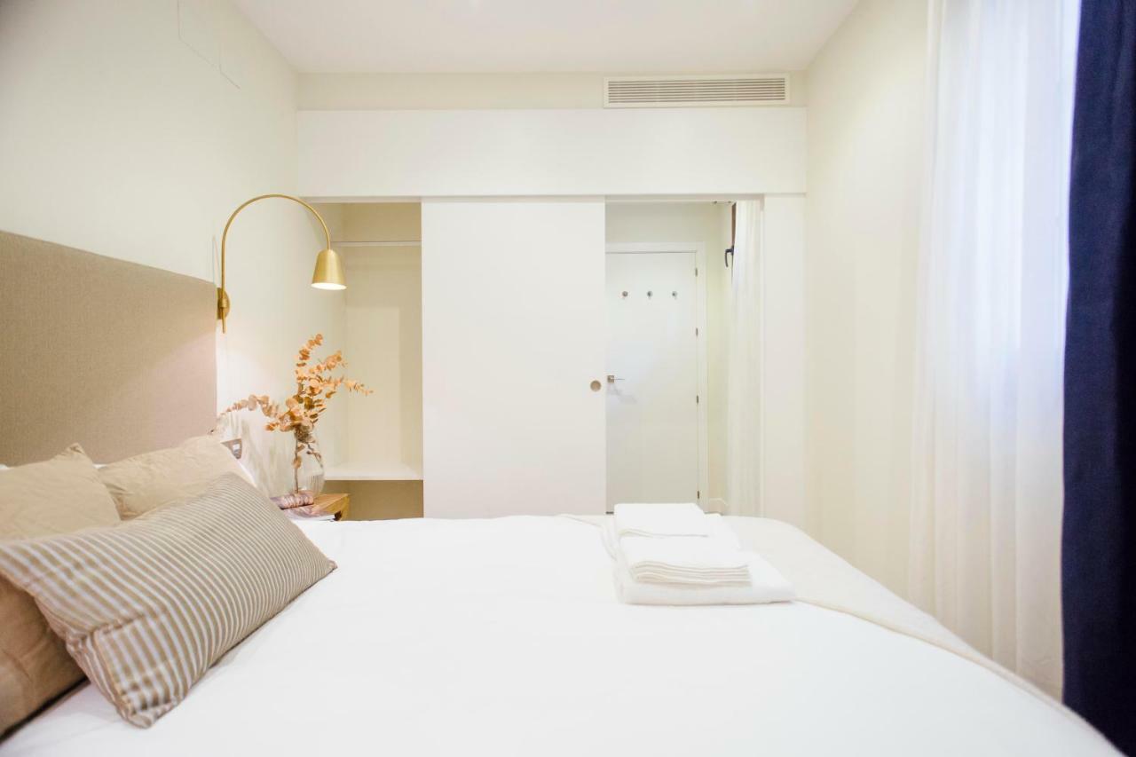 One&Lux Byron Suites Sevilla Bagian luar foto