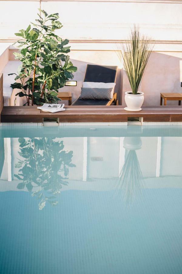 One&Lux Byron Suites Sevilla Bagian luar foto