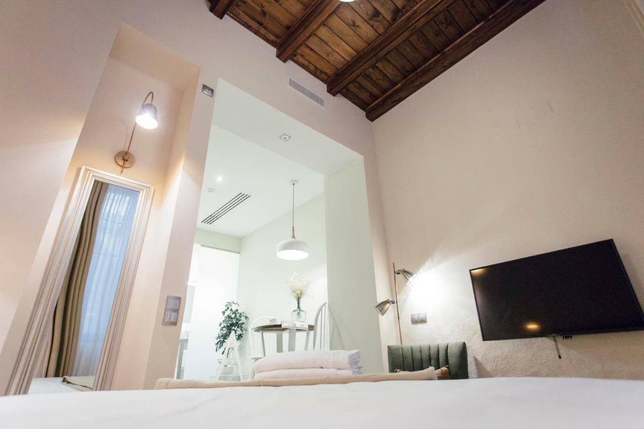 One&Lux Byron Suites Sevilla Bagian luar foto