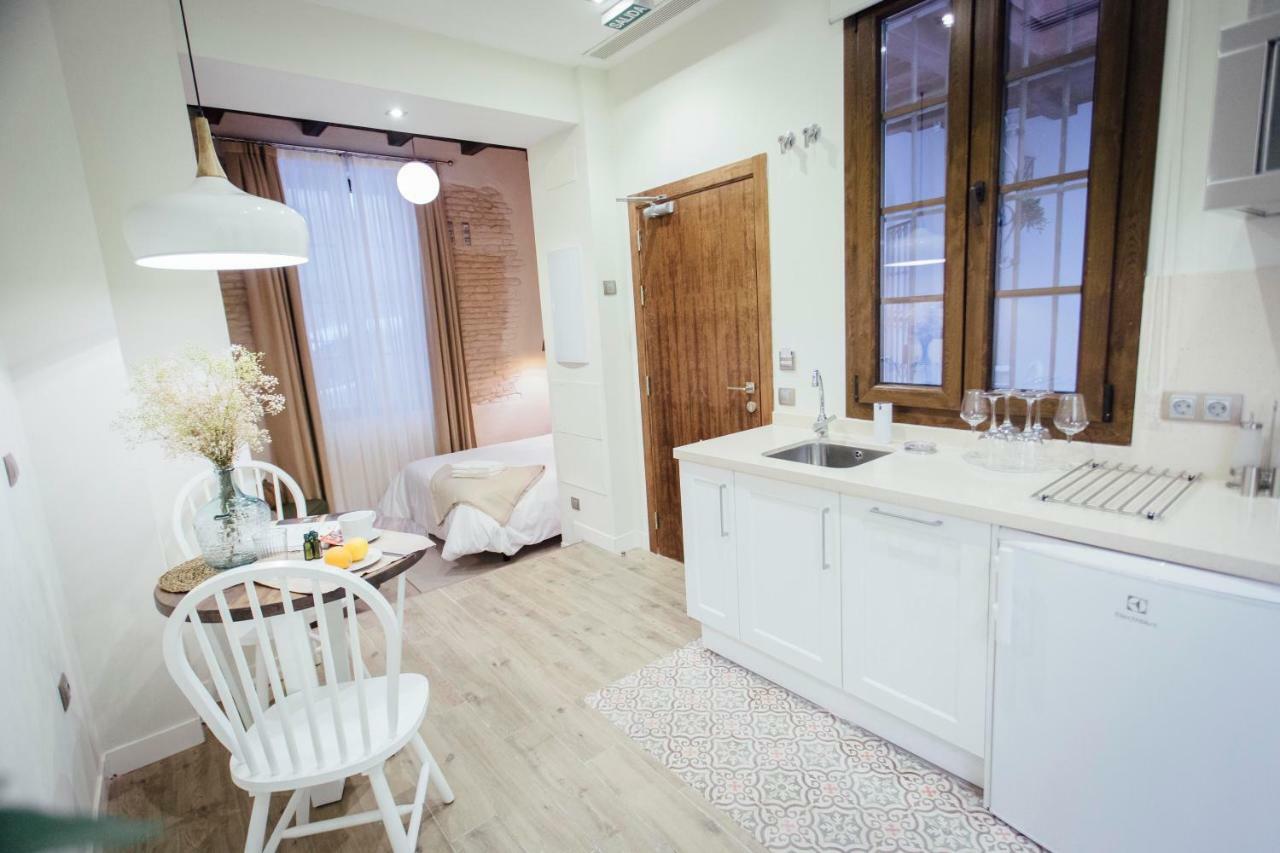 One&Lux Byron Suites Sevilla Bagian luar foto