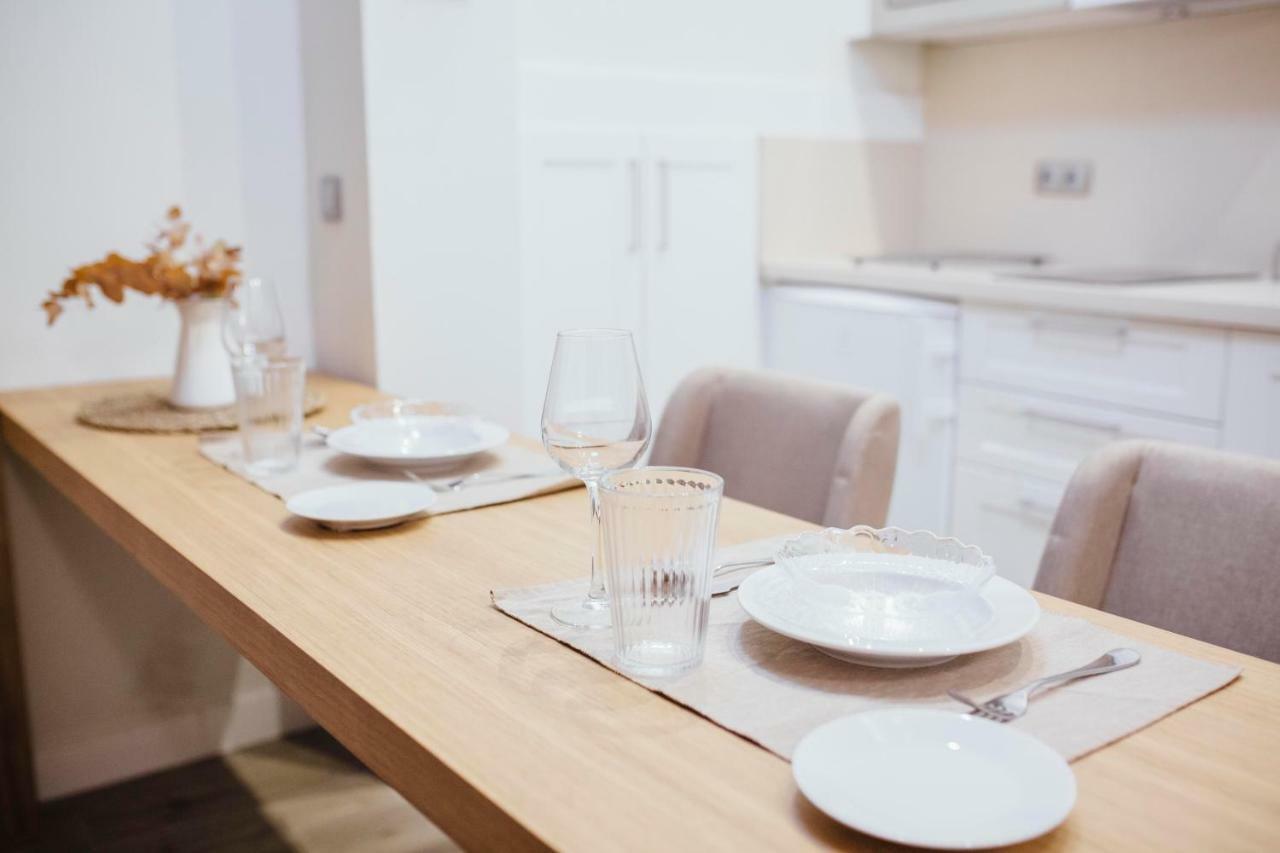 One&Lux Byron Suites Sevilla Bagian luar foto